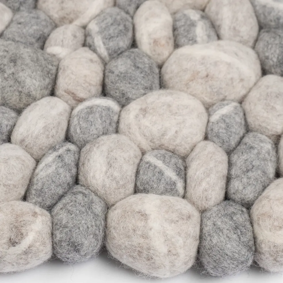 Ernie Filzkugelteppich