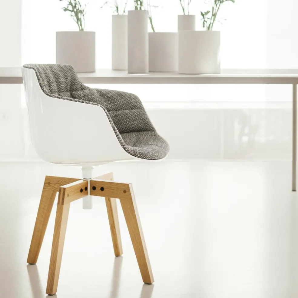 Flow Slim Armlehnstuhl Eiche gepolstert