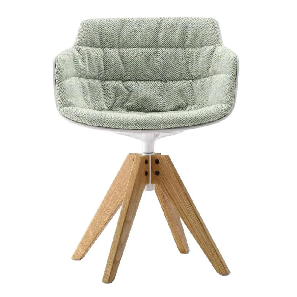 Flow Slim Armlehnstuhl Gestell Eiche VN gepolstert