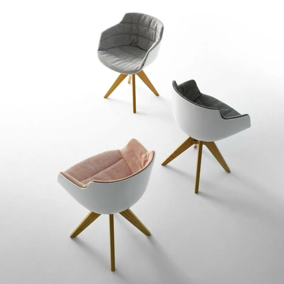 Flow Slim Armlehnstuhl Gestell Eiche VN gepolstert