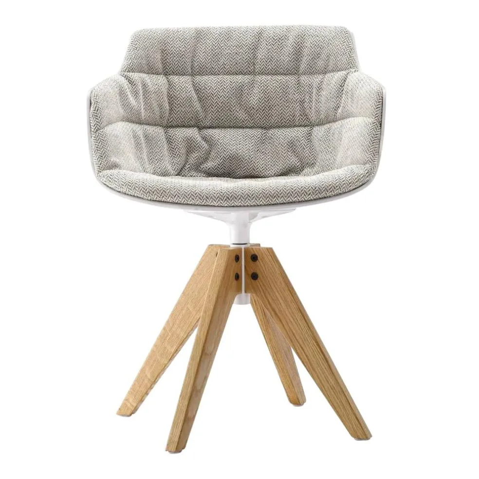 Flow Slim Armlehnstuhl Gestell Eiche VN gepolstert