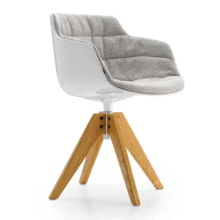 Flow Slim Armlehnstuhl Gestell Eiche VN gepolstert