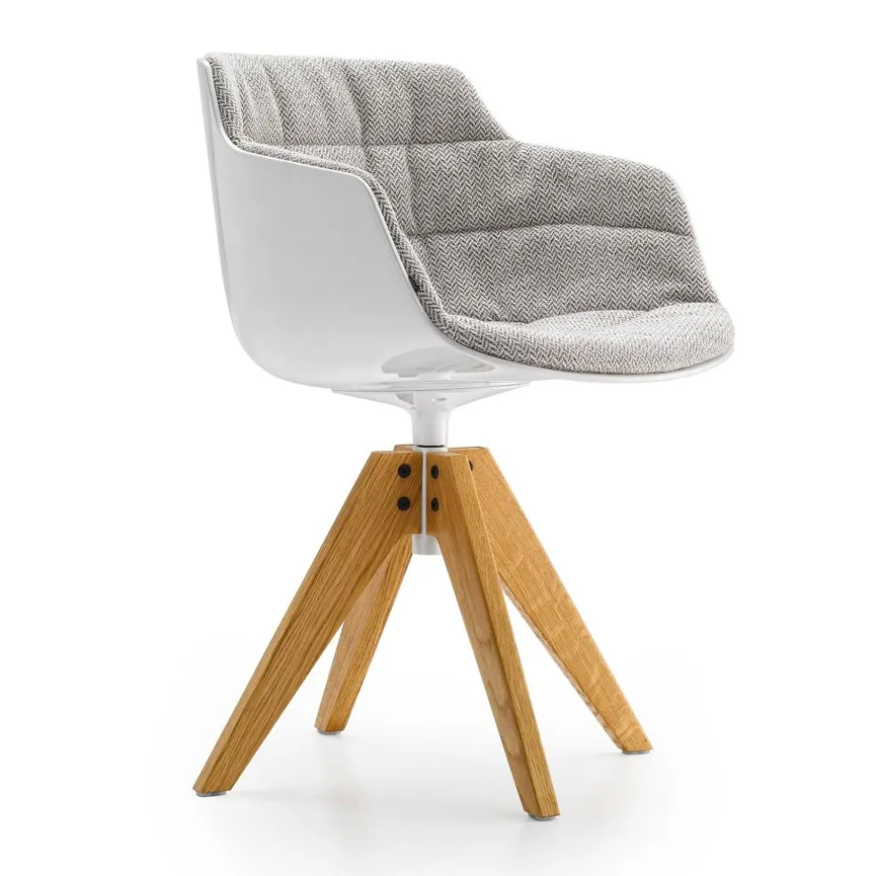 Flow Slim Armlehnstuhl Gestell Eiche VN gepolstert