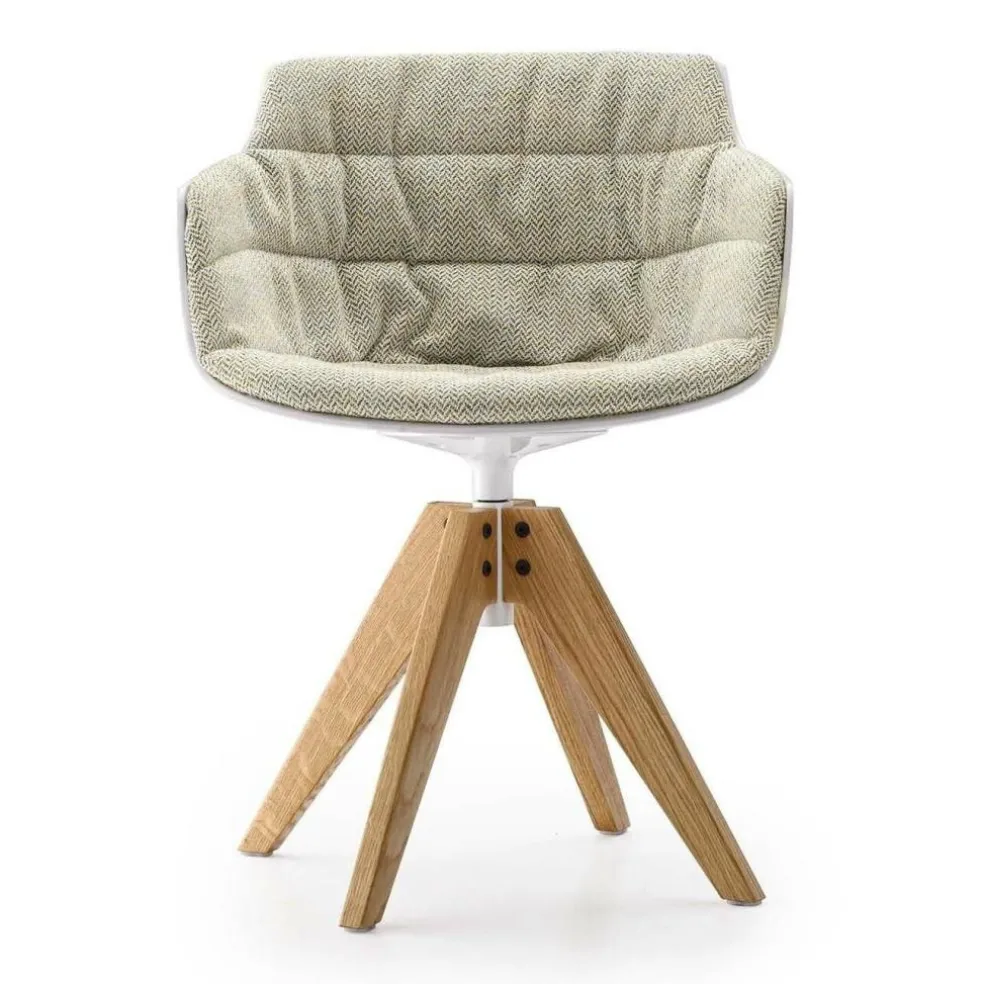 Flow Slim Armlehnstuhl Gestell Eiche VN gepolstert