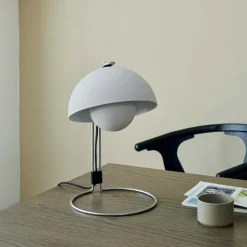 Flowerpot VP4 Tischleuchte