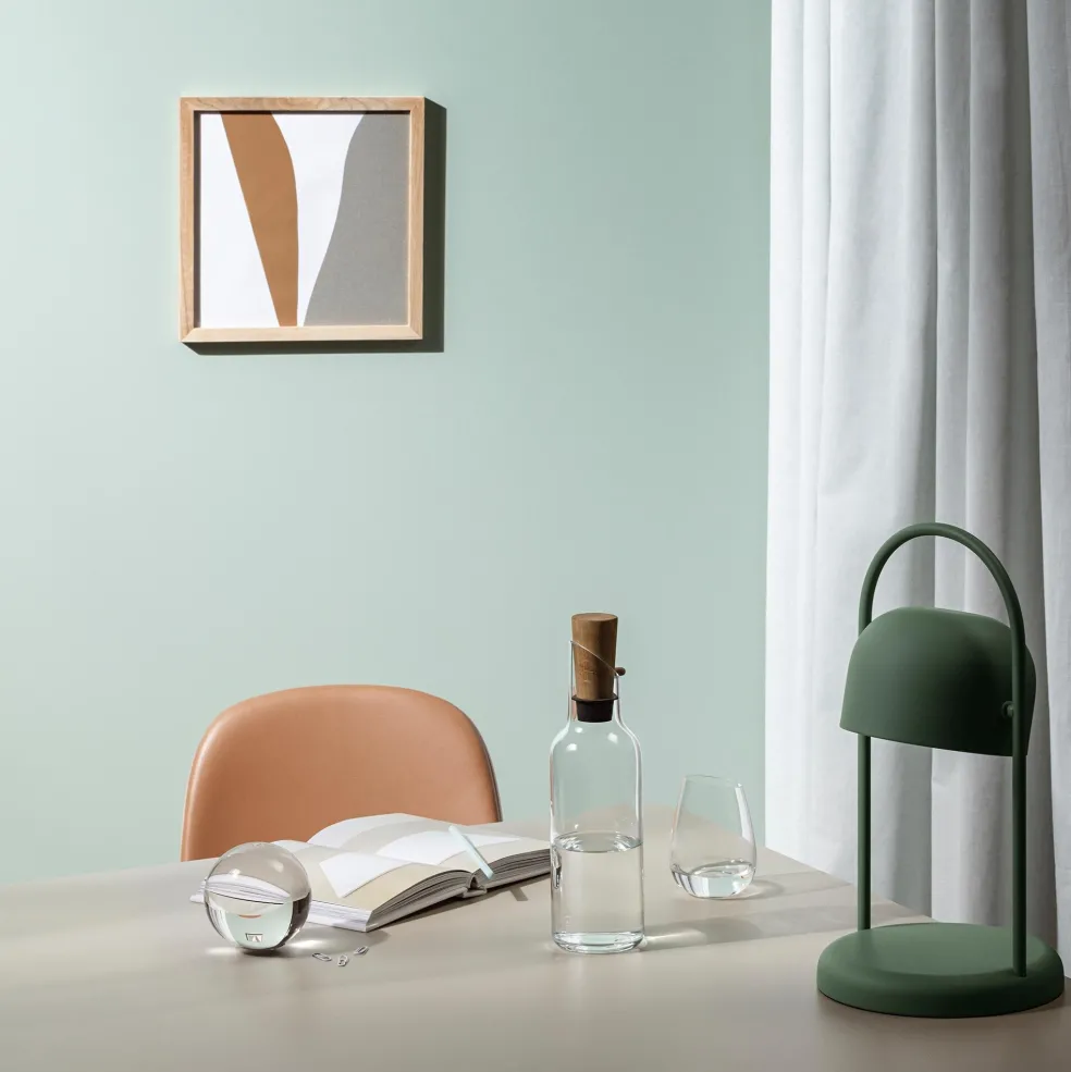 Glaskaraffe mit Holzstopfen