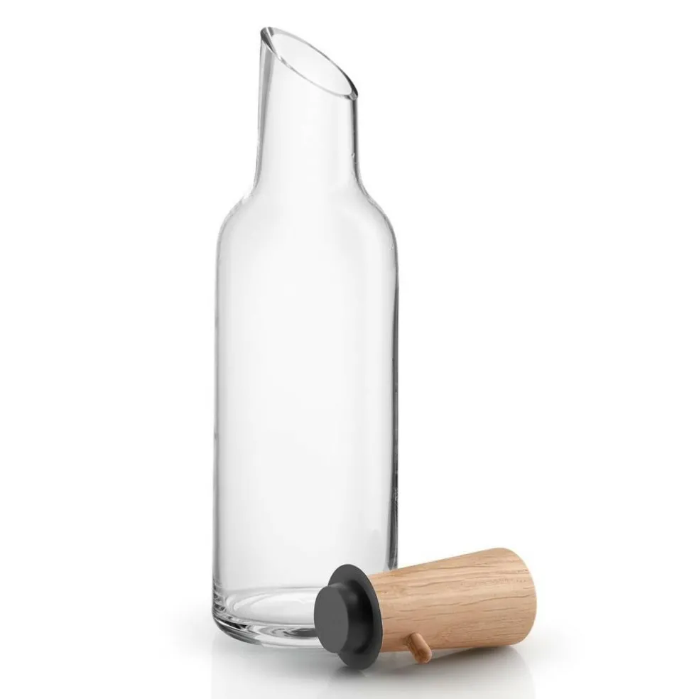 Glaskaraffe mit Holzstopfen