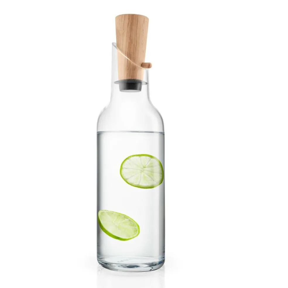 Glaskaraffe mit Holzstopfen