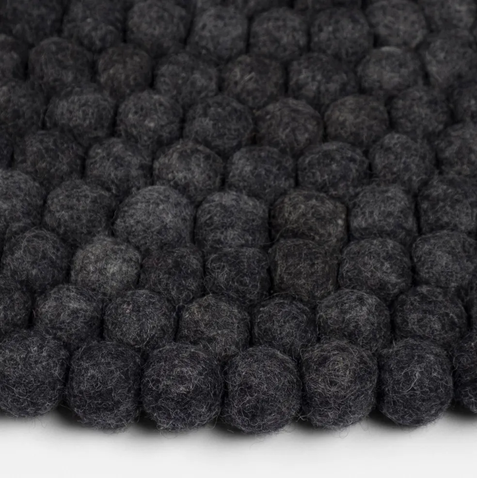 Hugo Filzkugelteppich