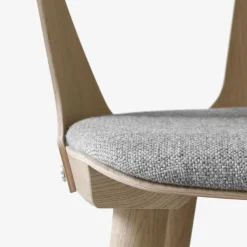 In Between SK2 Stuhl gepolstert Gestell Eiche