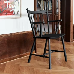 J42 Armlehnstuhl Buche