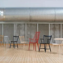 J110 Armlehnstuhl Buche