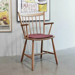 J42 Armlehnstuhl Eiche