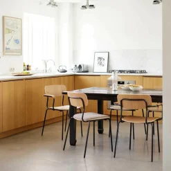 J182 Holmen Stuhl stapelbar