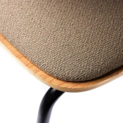 J182 Holmen Stuhl stapelbar gepolstert