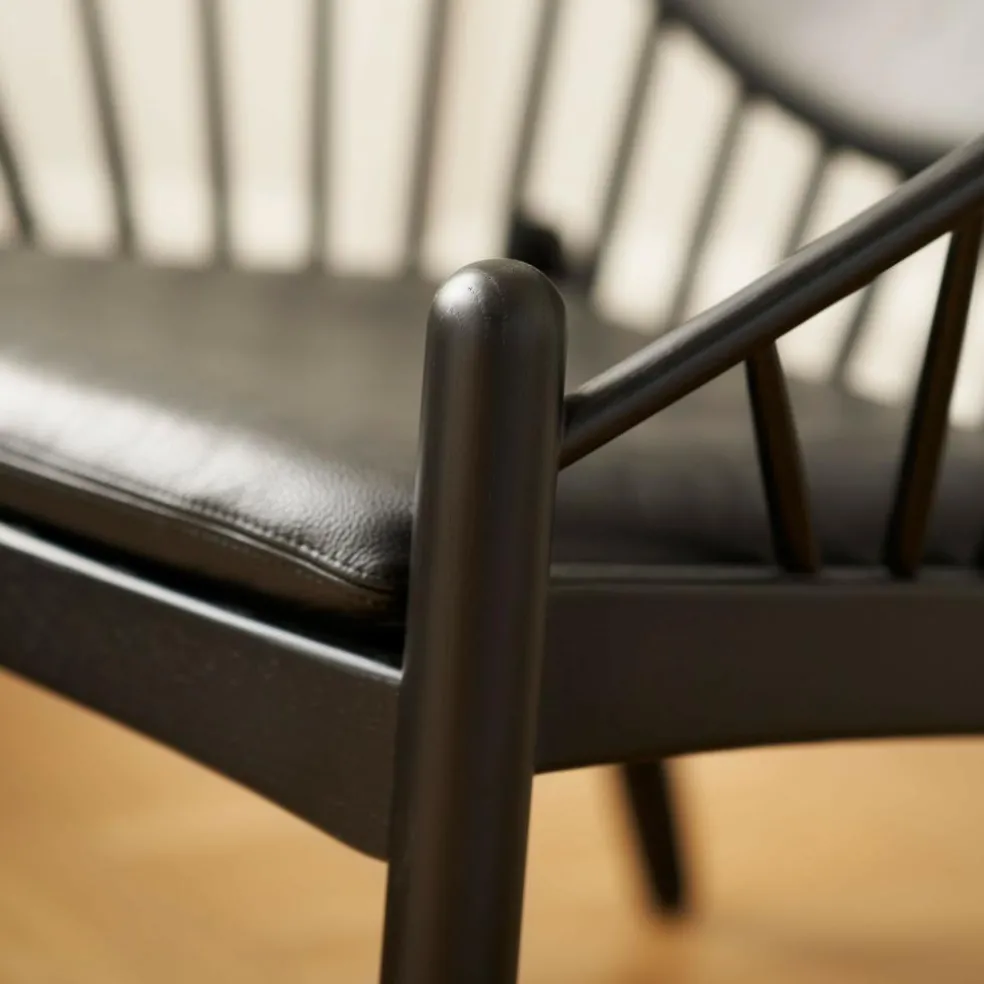 J166 Jørna Sessel Leder