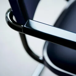 JS. THONET a personal Interpretation by Jil Sander S 64 P Serious Freischwinger Armlehnstuhl