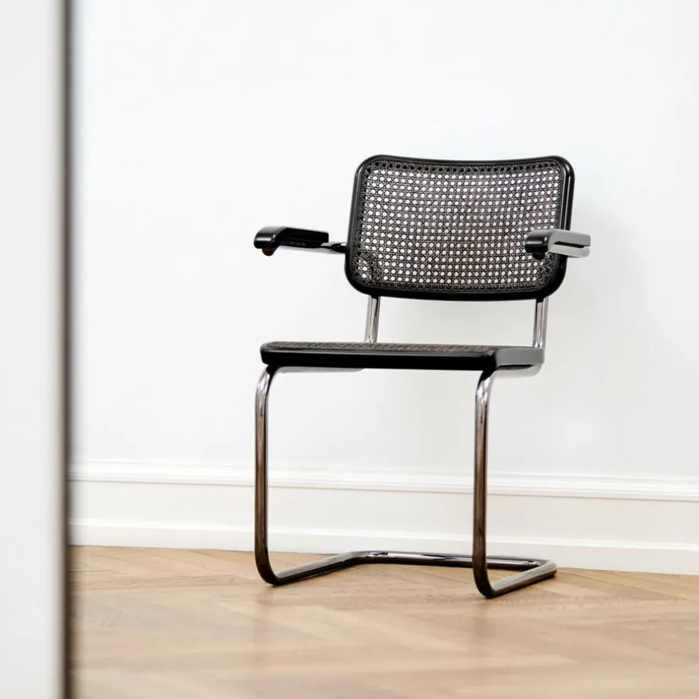 JS. THONET a personal Interpretation by Jil Sander S 64 V Serious Freischwinger Armlehnstuhl mit Rohrgeflecht