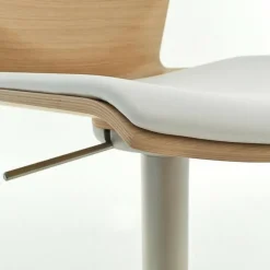 Kai S39 Barhocker Sitz Eiche mit Kissen 54-79cm