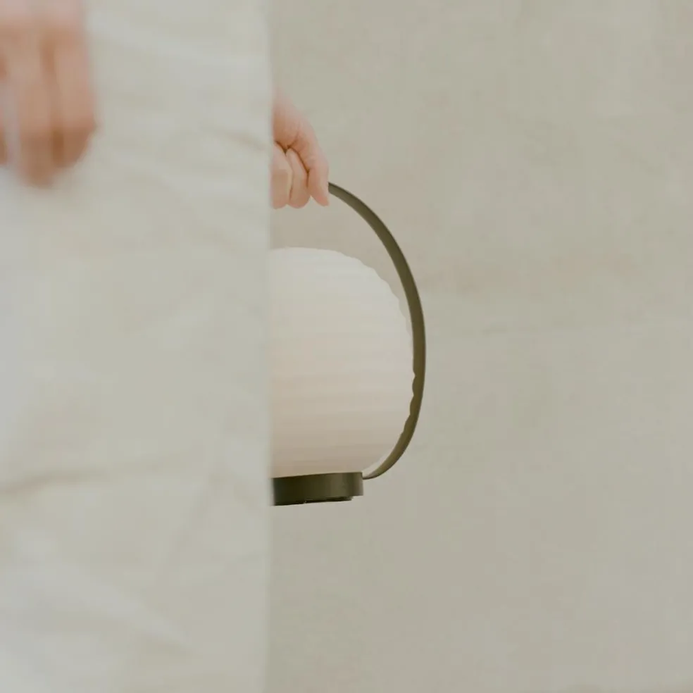 Lantern Portable LED Tischleuchte mit Akku