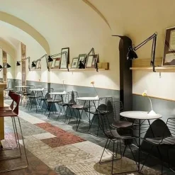 Leaf Gartentisch dreieckig H74