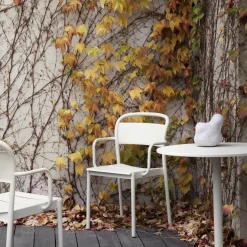 Linear Steel Gartenarmlehnstuhl