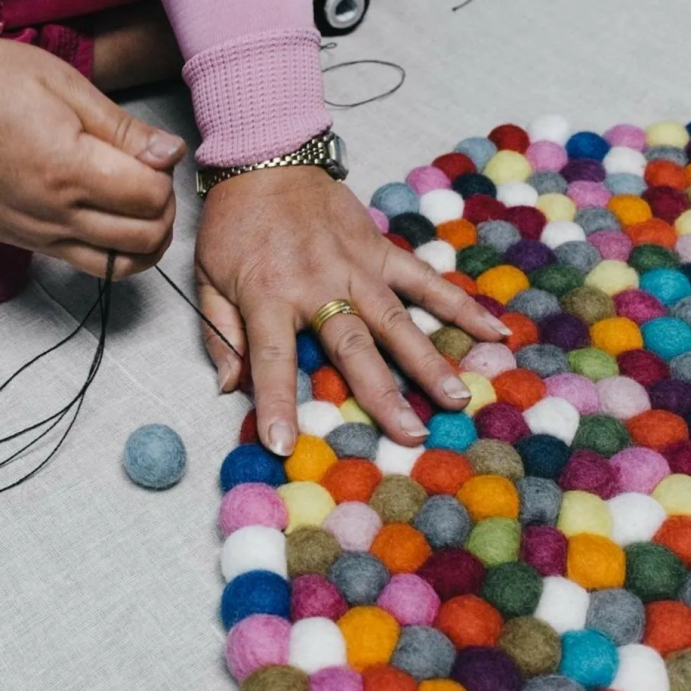 Lotte Filzkugelteppich