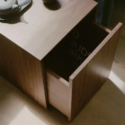 Mass Beistelltisch mit Schublade