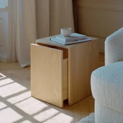 Mass Beistelltisch mit Schublade