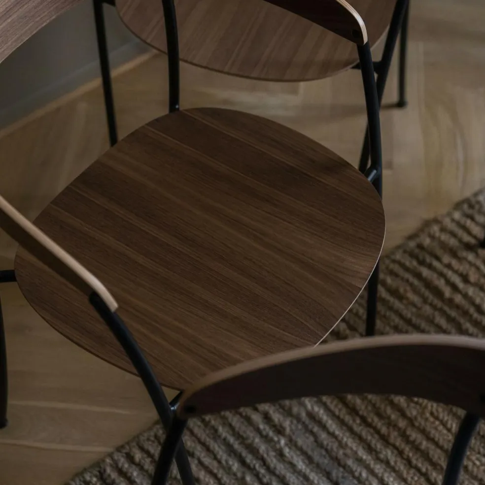 Missing Armlehnstuhl