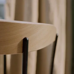 Missing Armlehnstuhl