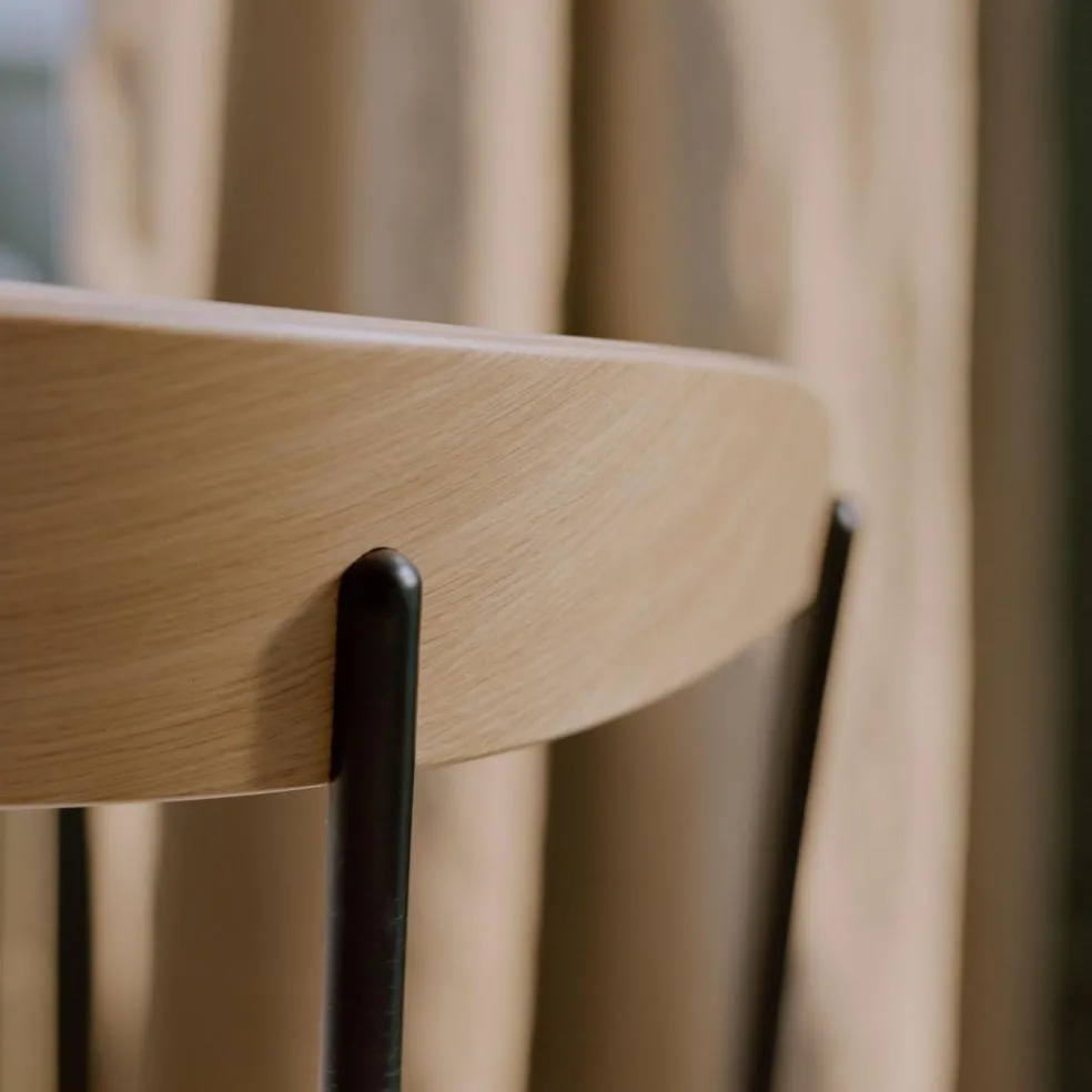 Missing Armlehnstuhl