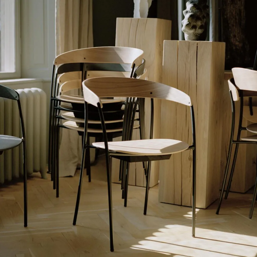 Missing Armlehnstuhl