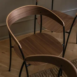 Missing Armlehnstuhl