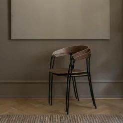 Missing Armlehnstuhl