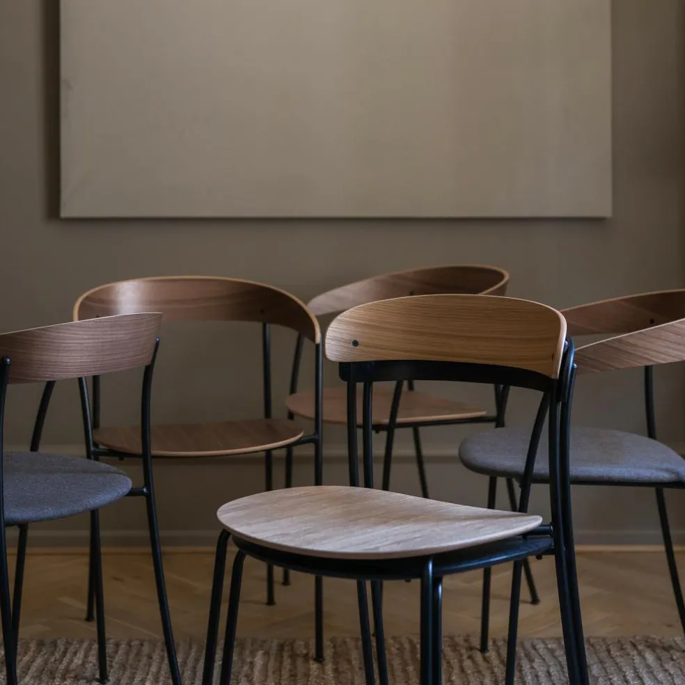 Missing Armlehnstuhl