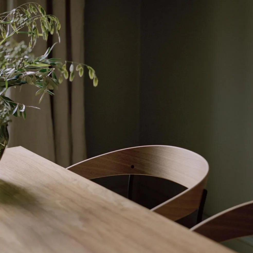 Missing Armlehnstuhl