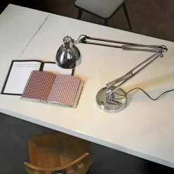 Naska Large Schreibtischleuchte mit Fuß