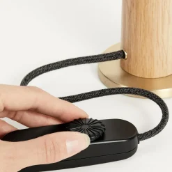 Oak Knuckle Tischleuchte