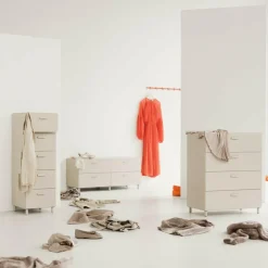 Relief Kommode niedrig mit Beinen 123x46,6cm