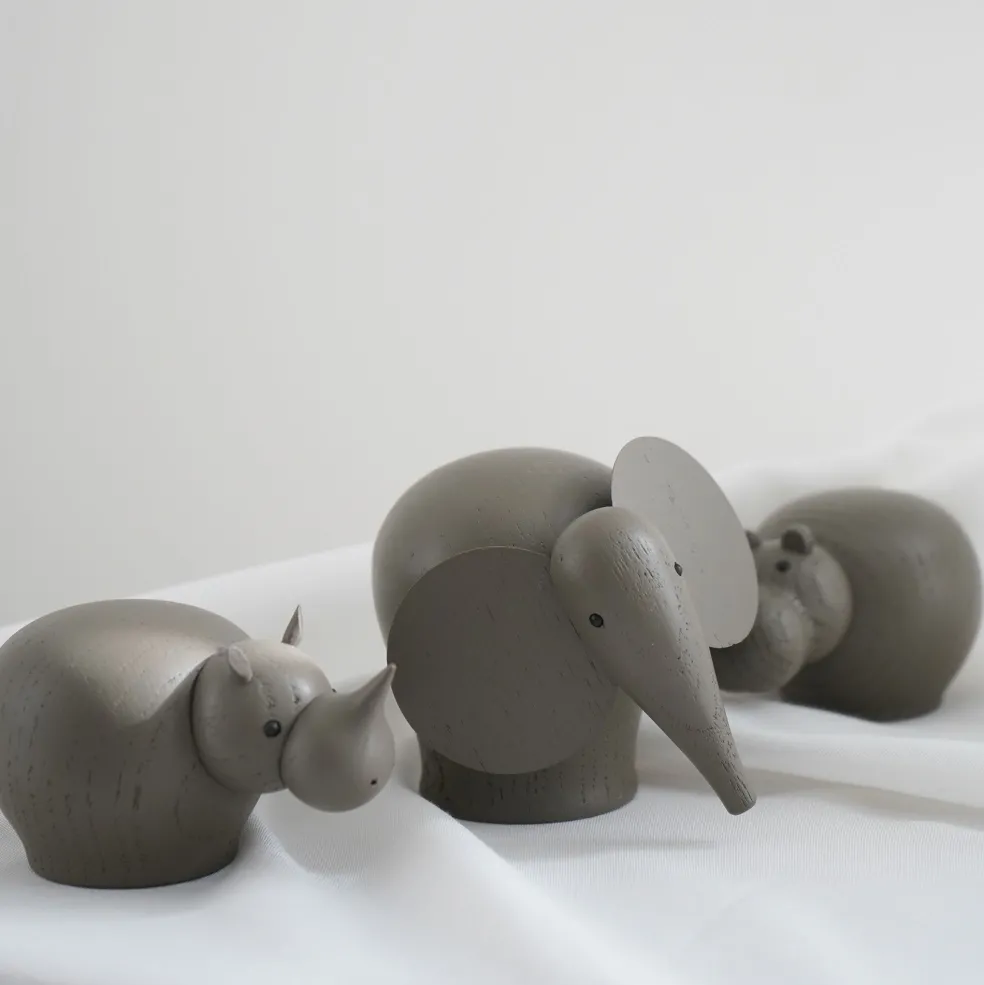 Rina Rhinoceros Holzfigur