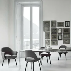 Saarinen Conference Armlehnstuhl Gestell Eiche