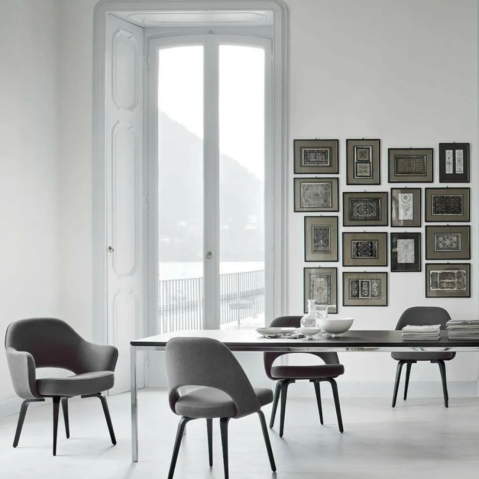 Saarinen Conference Armlehnstuhl Gestell walnuss