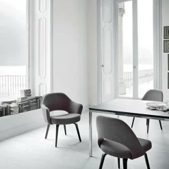 Saarinen Conference Armlehnstuhl Gestell walnuss