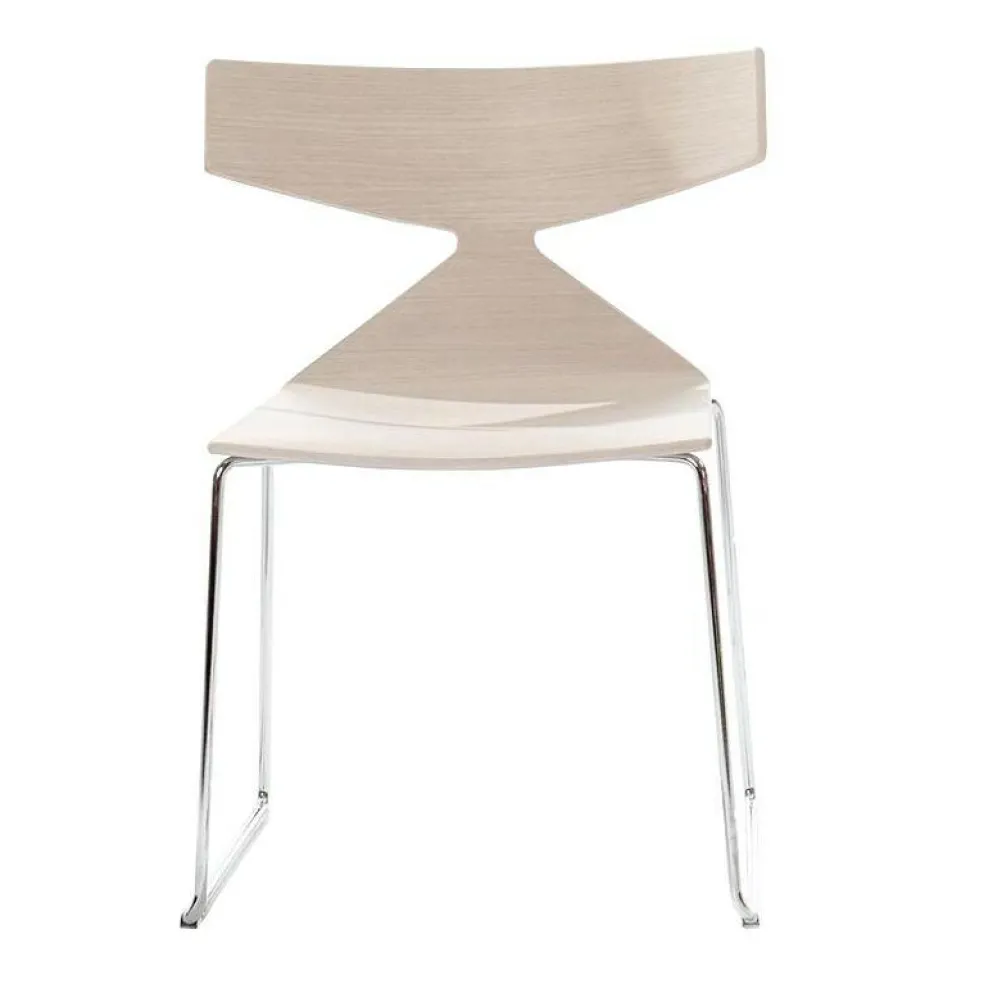 Saya Stuhl mit Kufengestell