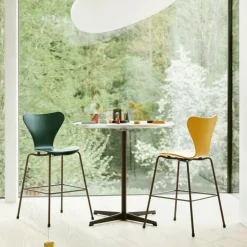 Serie 7™ Juniorstuhl Braun Bronze