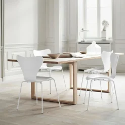 Serie 7™ Stuhl gefärbte Esche Monochrom