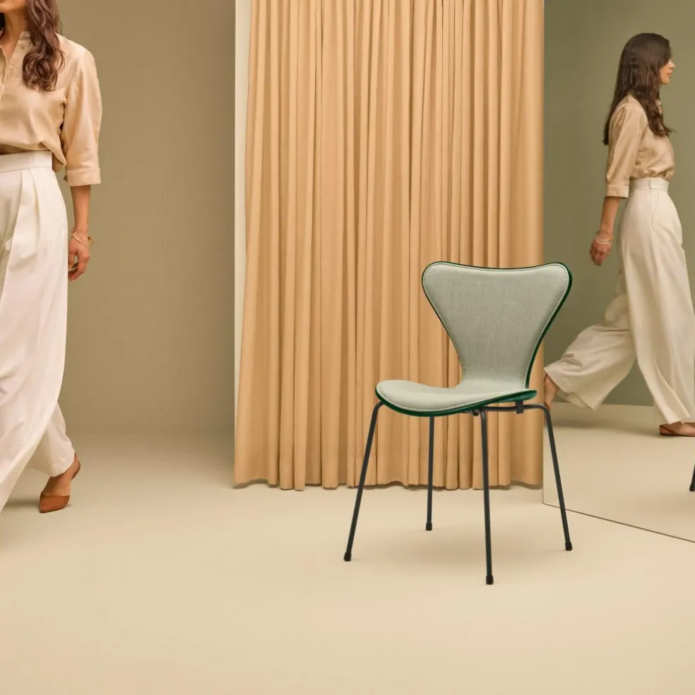 Serie 7™ Stuhl Vorne gepolstert Braun Bronze