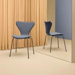 Serie 7 Stuhl Vorne gepolstert Warmes Graphit