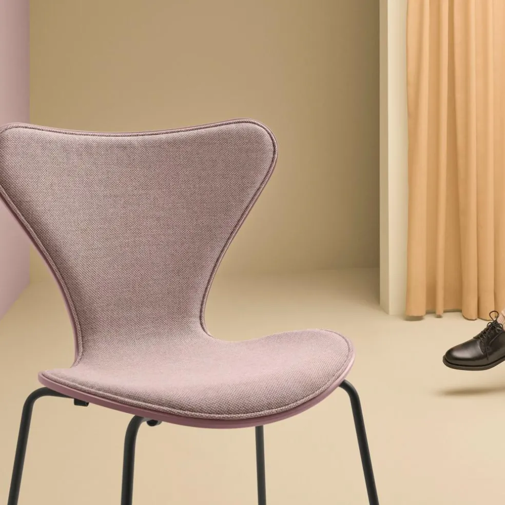 Serie 7 Stuhl Vorne gepolstert Warmes Graphit